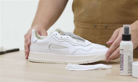 witte rand sneakers schoonmaken